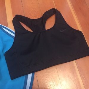 🧩 Nike Sports Bra